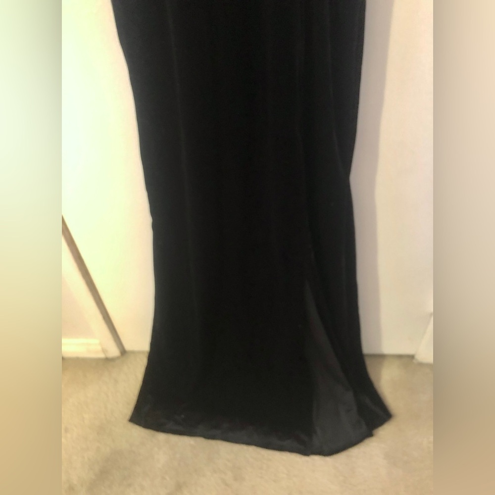 Windsor Black Velvet Maxi Sleeveless Dress with Sheer Side V neck cut outs Prom - Picture 4 of 11